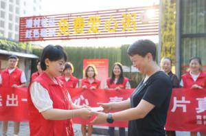傳遞愛心，弘揚(yáng)美德 給孤寡老人和環(huán)衛(wèi)工人送愛心早餐志愿活動(dòng)----青峰創(chuàng)元集團(tuán)螢火蟲愛心活動(dòng)第165期